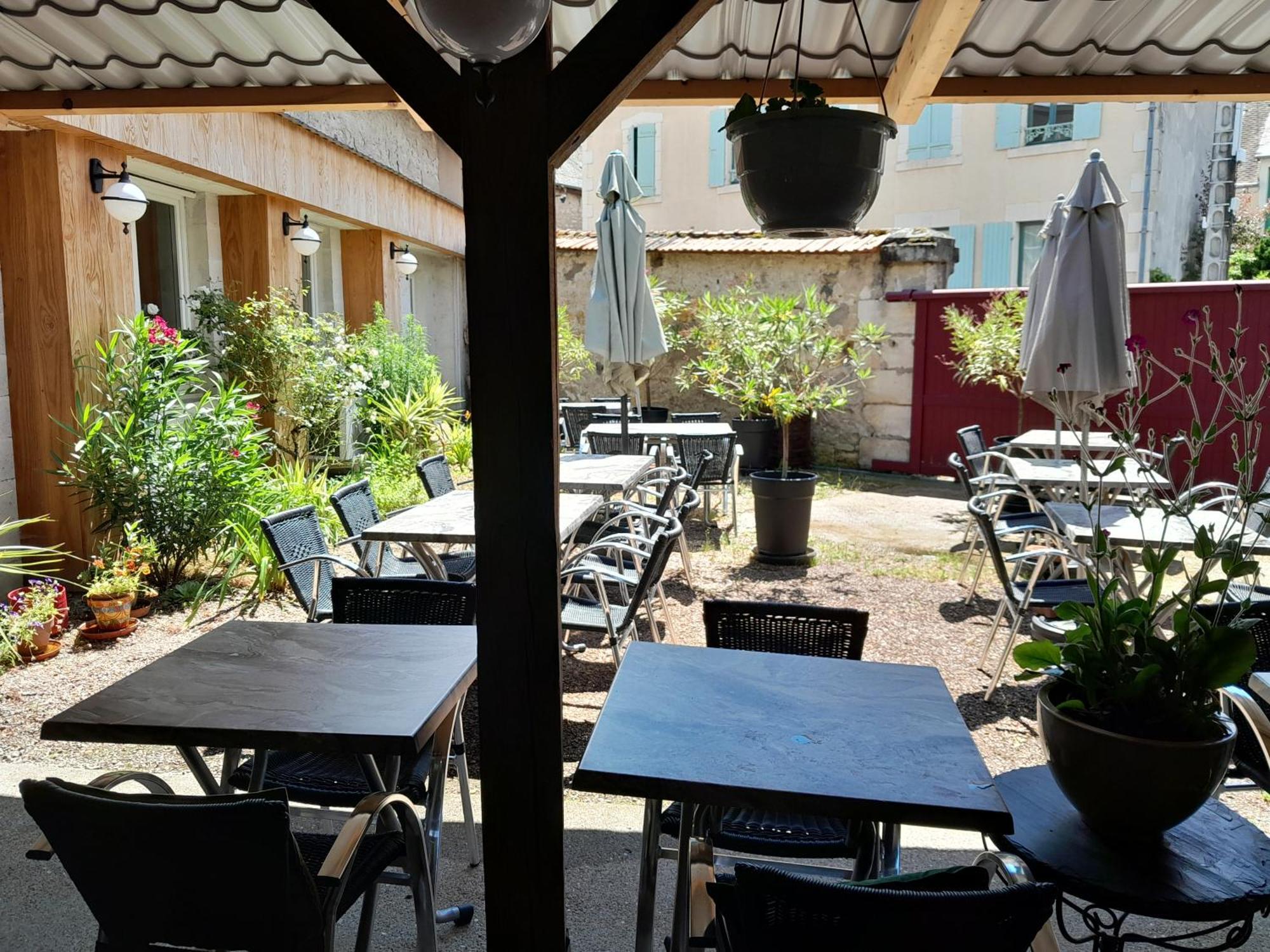 Hotel La Pomme D'Or La Charité-sur-Loire Zewnętrze zdjęcie